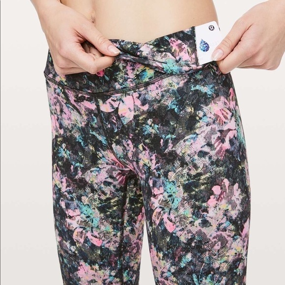 Lululemon Wunder Under HR Crop - Picture 4 of 13